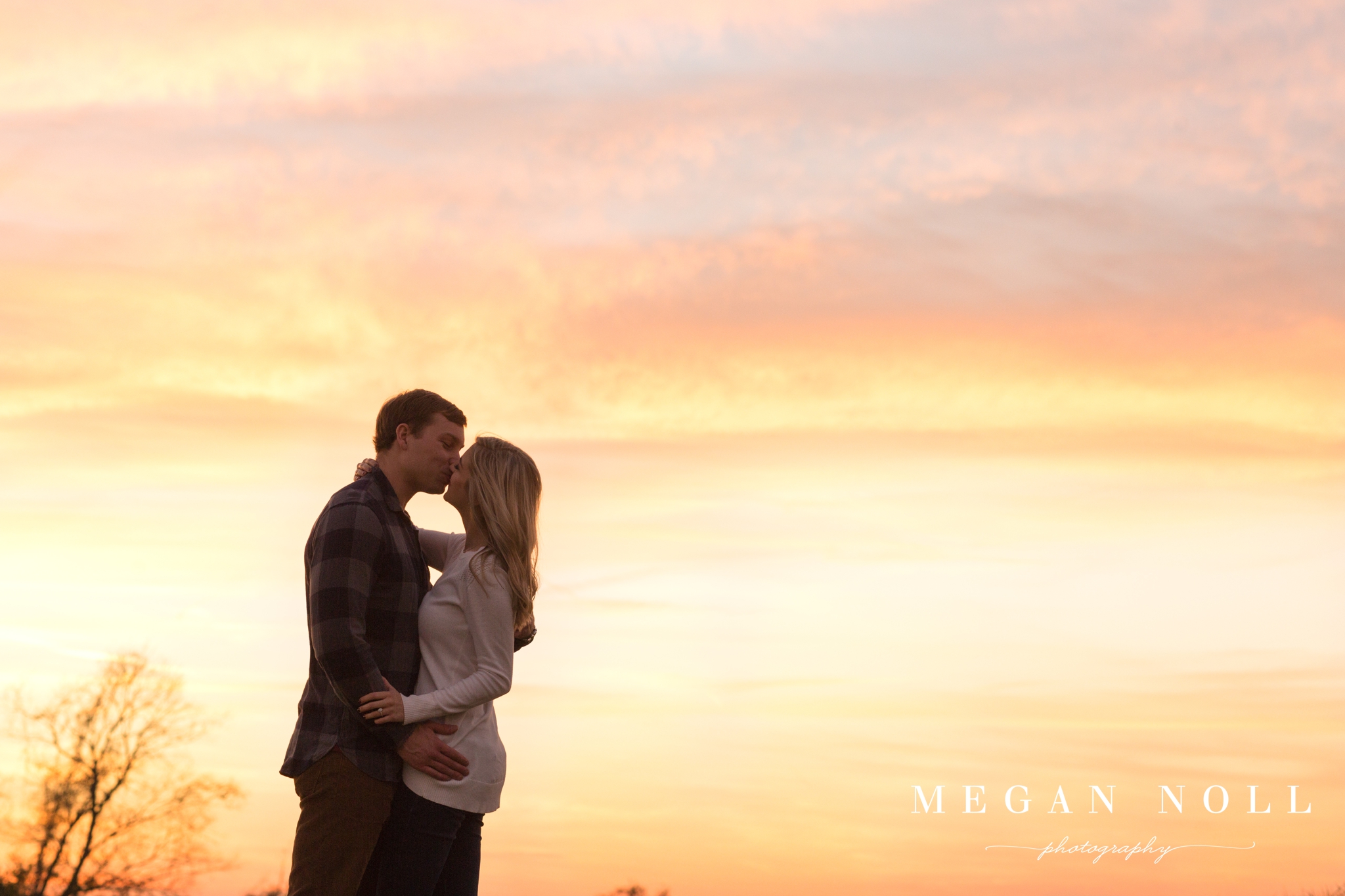Newport on the Levee Engagement, Tessa Whitaker, Tim Magyar, Cincinnati Wedding Photographesr