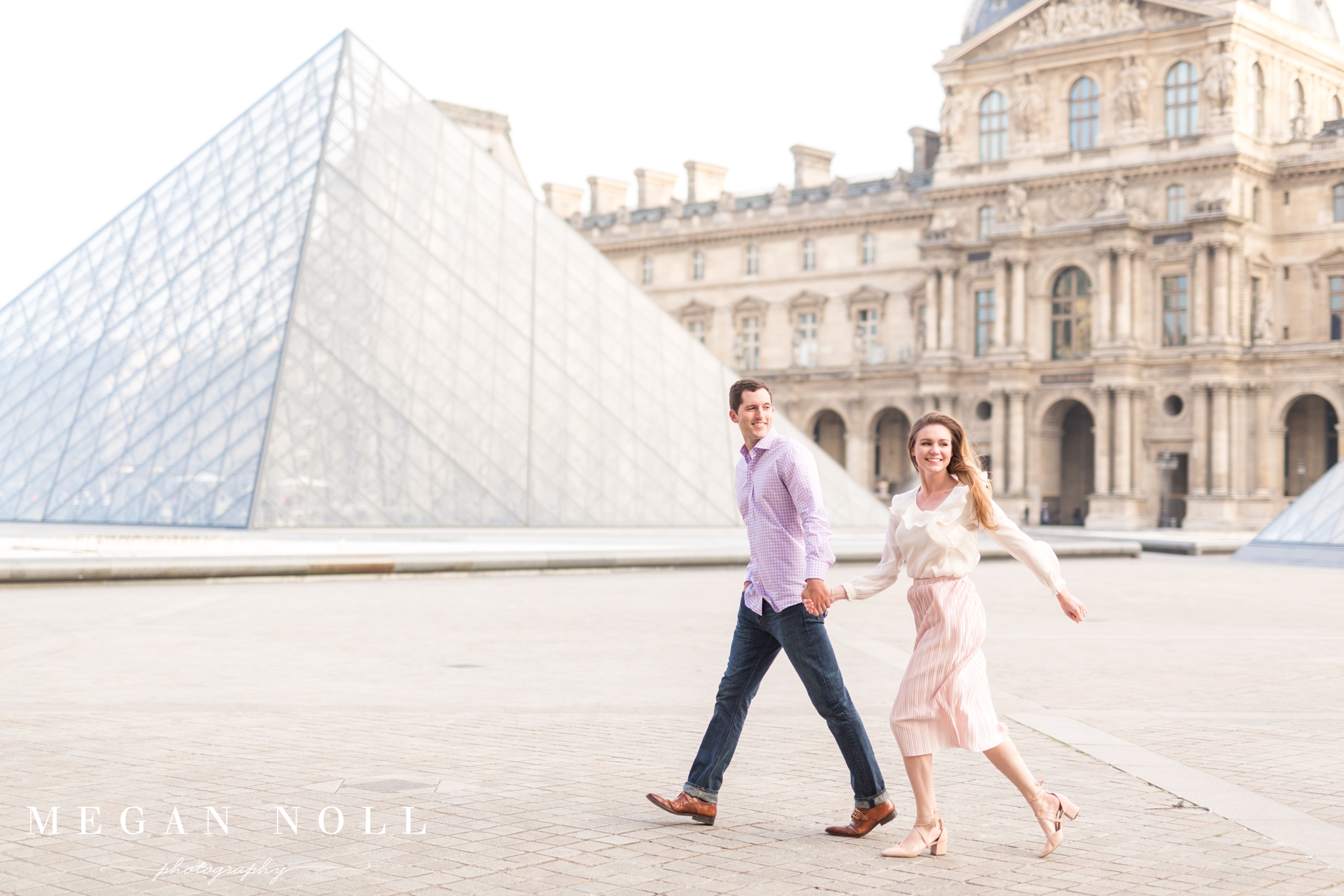 The Louvre, Engagement Session in Paris, Engagement pictures at The Louvre
