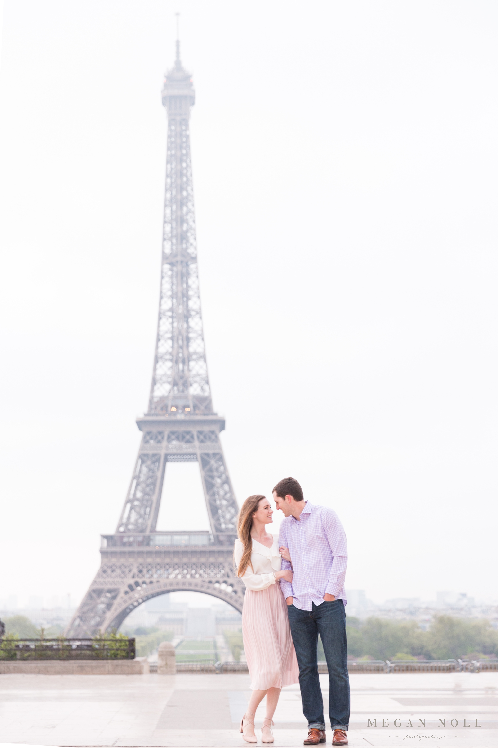 Engagement Pictures with the Eiffel Tour, Paris Engagement