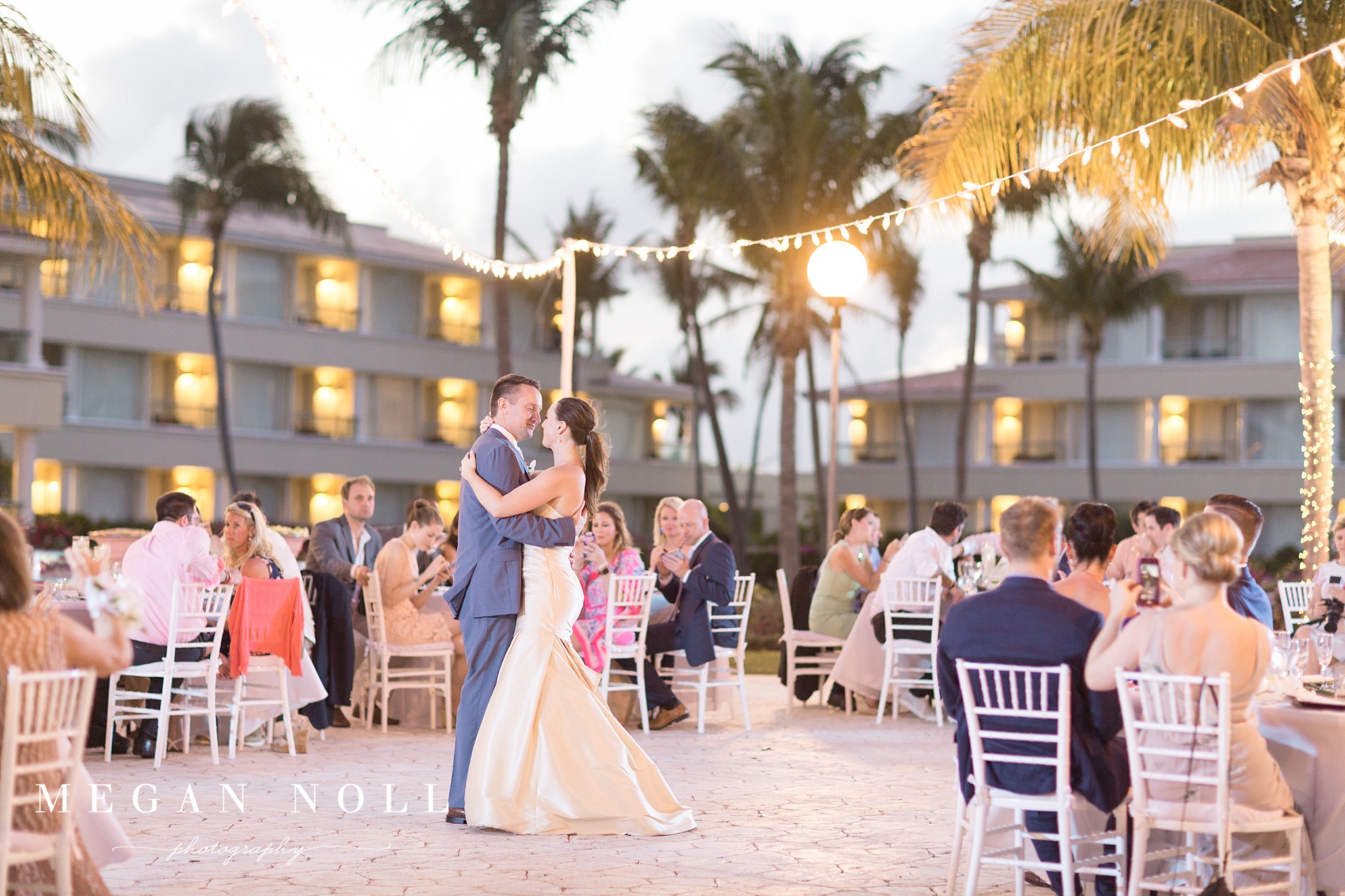 Black and White Bail Out, Lighting outdoor receptions, Cancun Wedding
