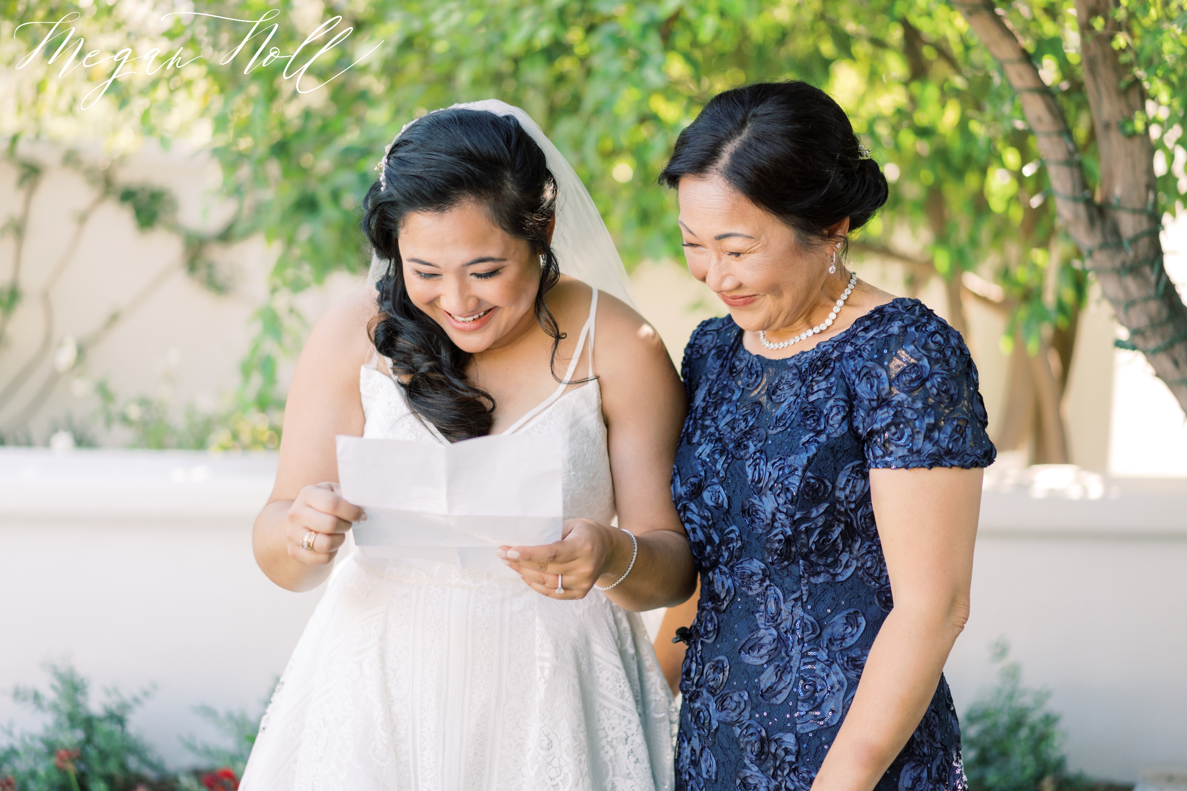 Mother of Bride giving letter to the bride on her wedding day in Phoenix AZ