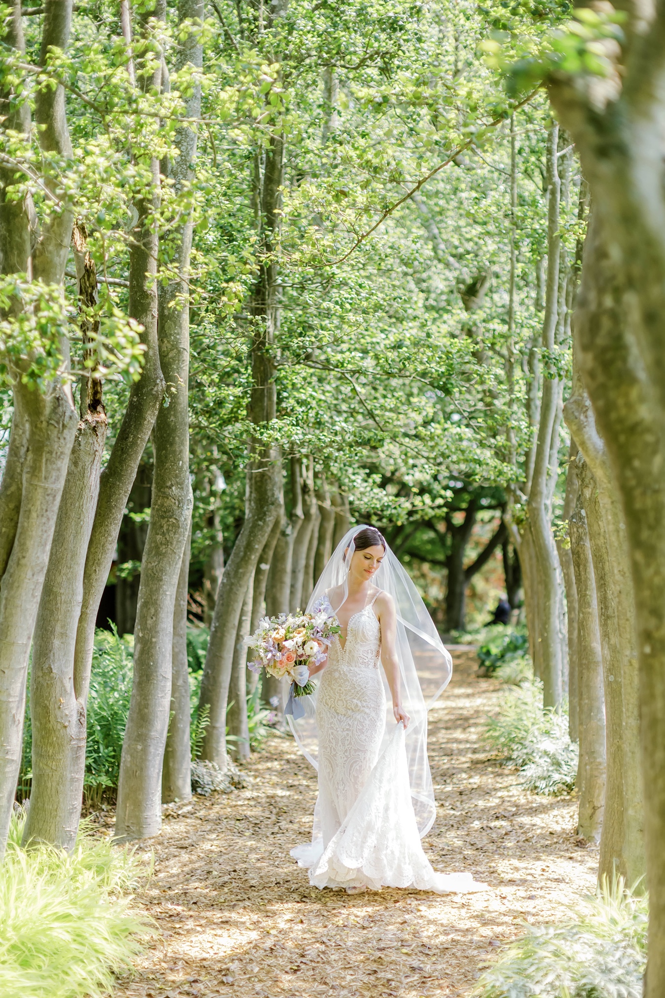 Bride and Yew Dell Gardens wedding