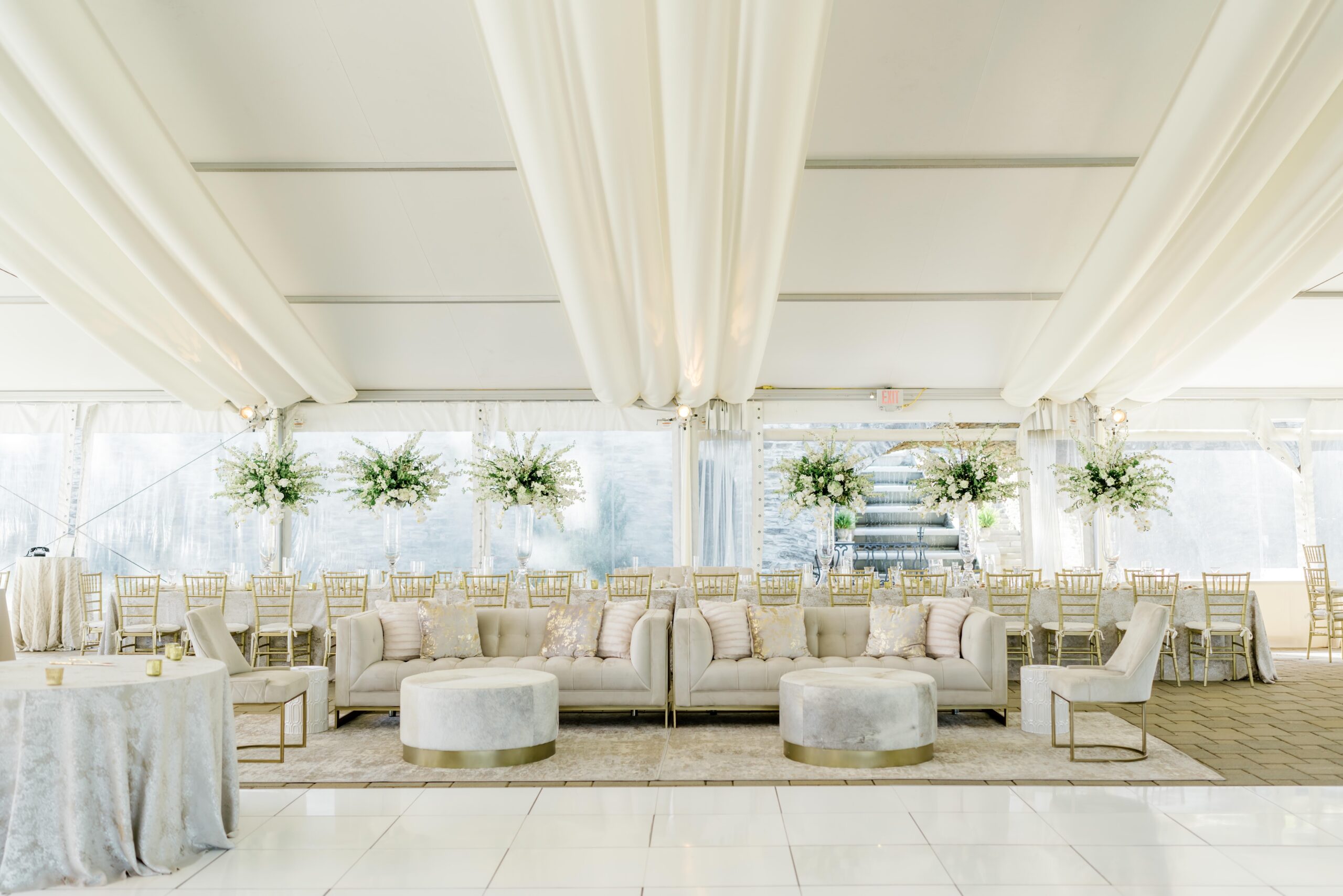 All white elegant Greenacres wedding decor